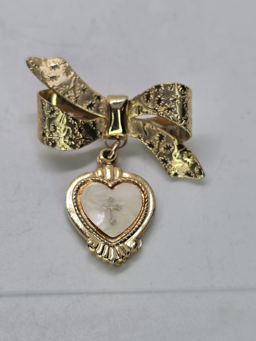 Vtg General MFG Bow Heart Locket Charm Brooch Romans 8:28 Cross Religious Pin